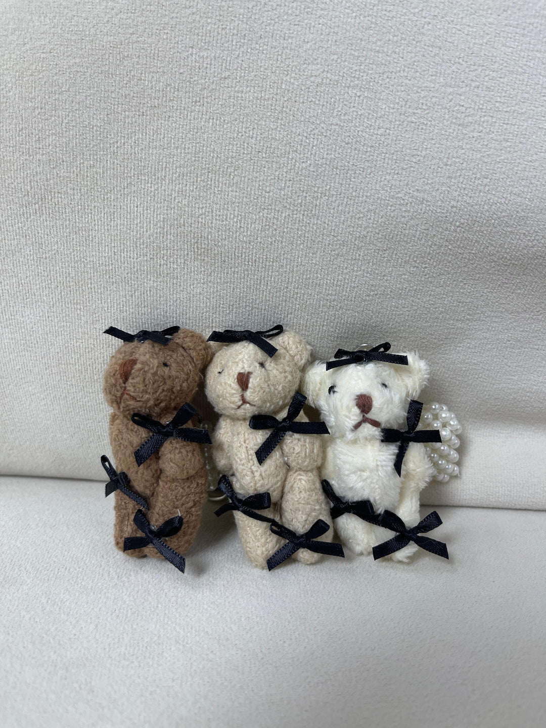 蝶ネクタイ付きパールテディバッグチャーム