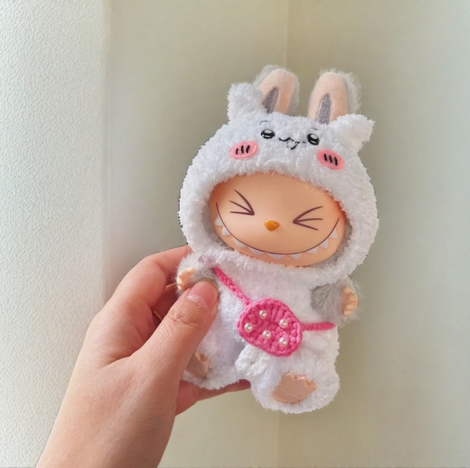 Labubu チイカワセット - ホワイトキャラクターコスチューム＆ピンクパース (17cm)