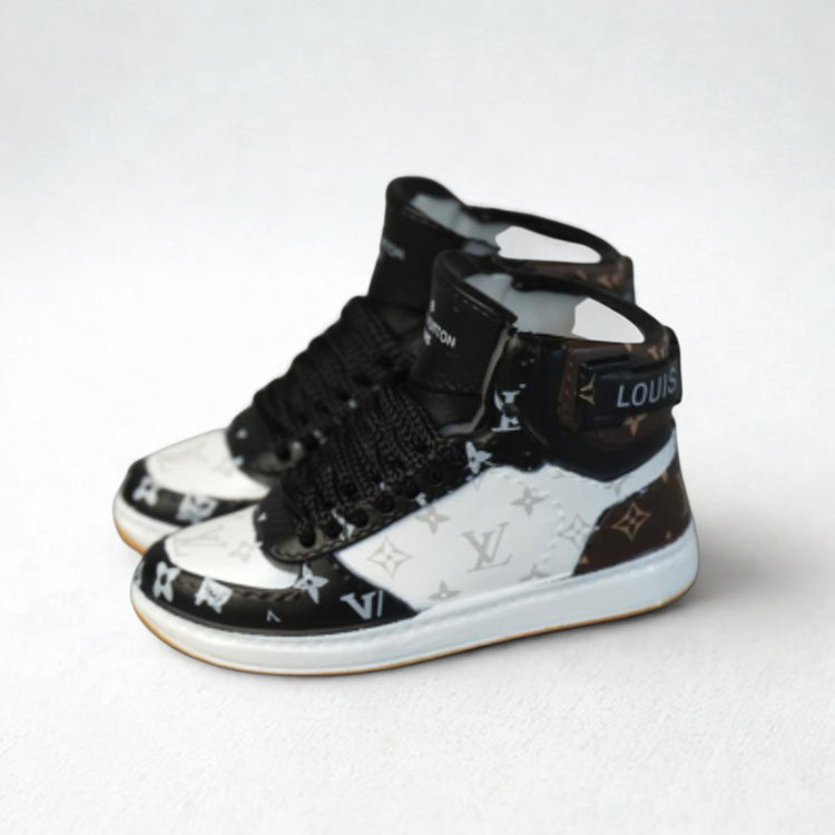Labubu Louis Vuitton inspired high-top miniature sneakers
Labubu Shoes
Labubu Sneakers
Labubu Runners
Labubu Trainers
Labubu Miniature