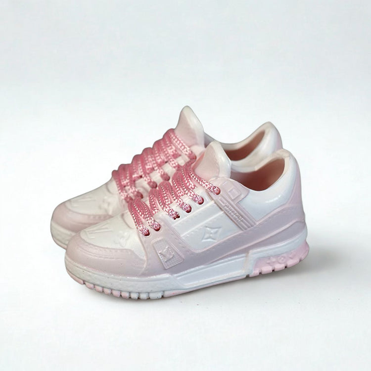 Labubu Louis Vuitton Inspired Monogram Miniature Sneakers
Labubu Shoes
Labubu Sneakers
Labubu Runners
Labubu Trainers
Labubu Miniature