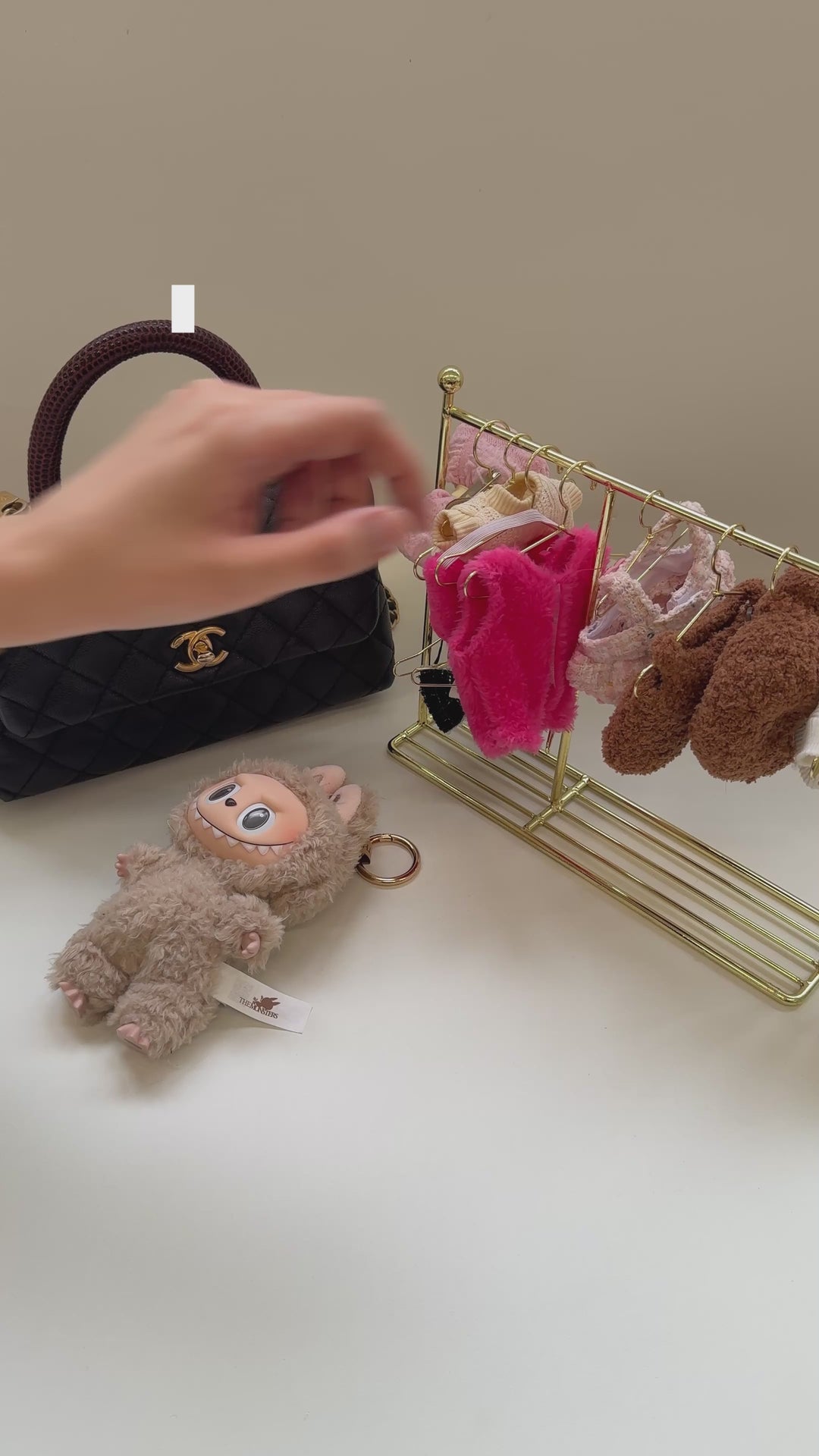 Labubu ブラウンベアぬいぐるみ - ふわふわで抱きやすい (17cm)